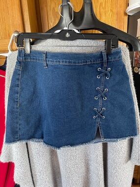 Madden NYC Women’s Lace Up Denim Mini Skirt Medium